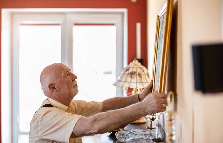 man-hanging-painting